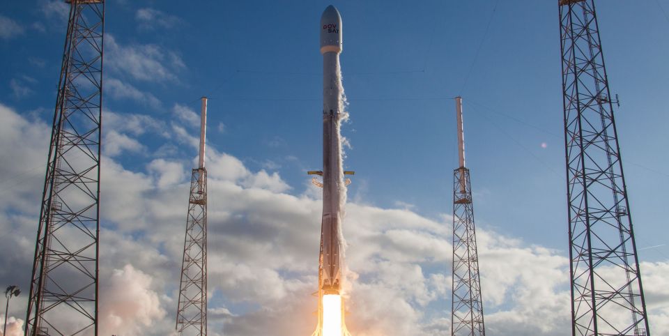 Illustration : Lancement du satellite multi-missions GovSat-1, premier satellite de GovSat, à bord de la fusée Falcon 9 de SpaceX à 04:25 PM EST